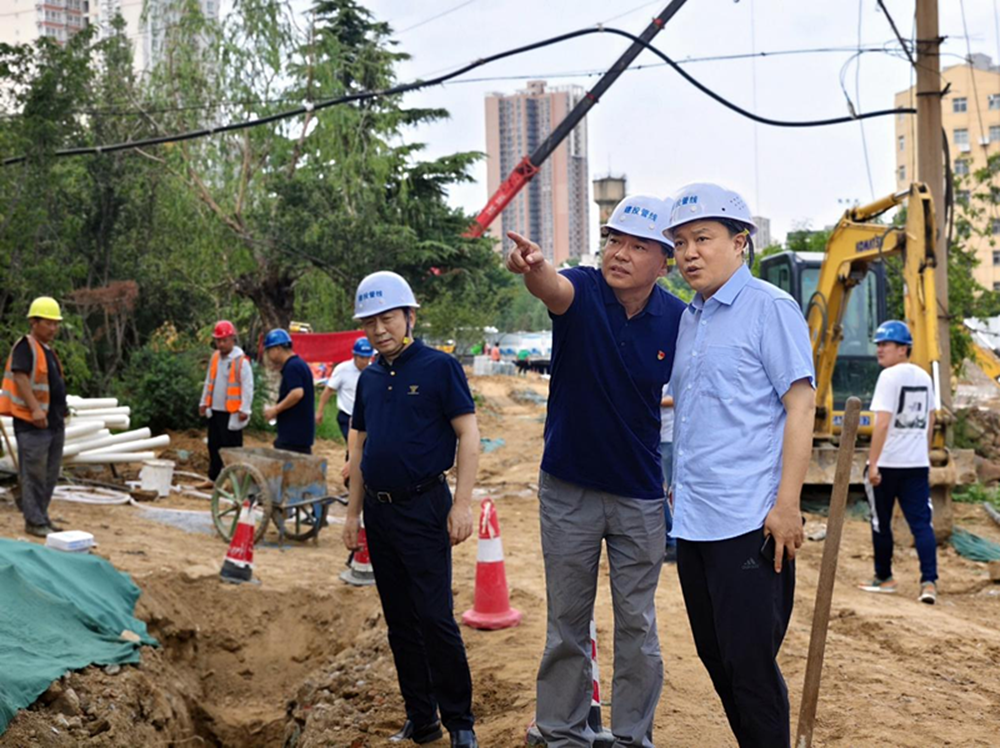 鄭州市建設(shè)投資集團(tuán)有限公司副總經(jīng)理張巖到鄭州建投通訊管線有限公司開(kāi)展安全生產(chǎn)檢查